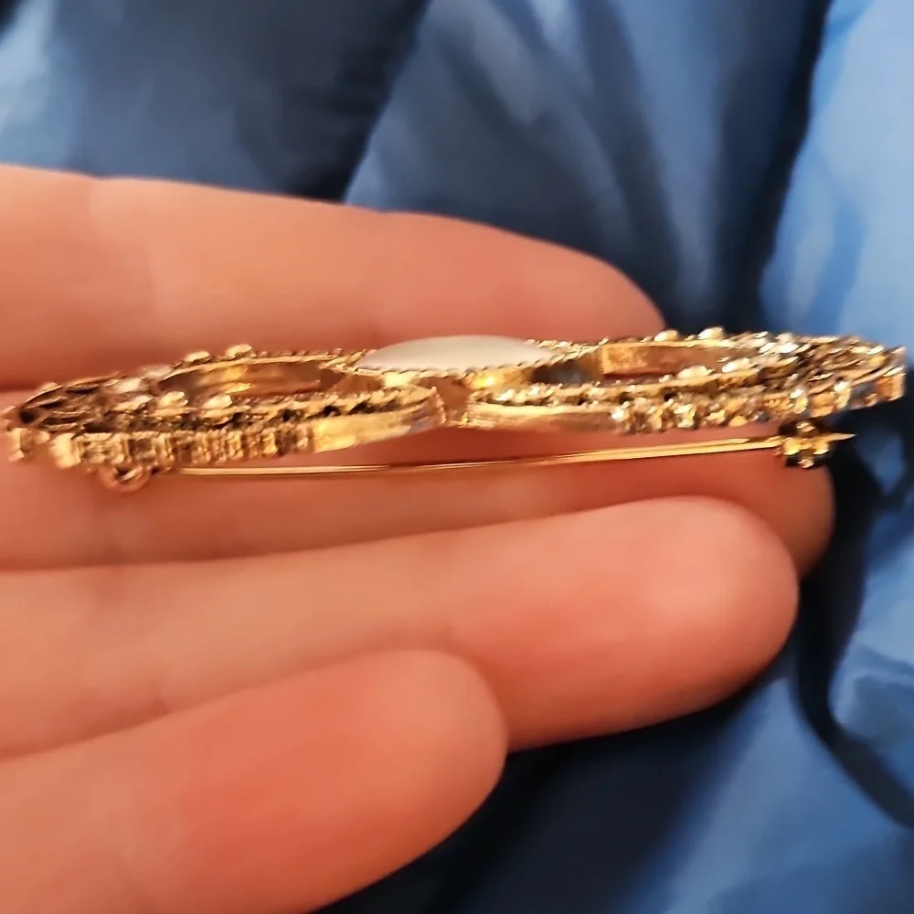 Elegant Gold and Pearl Brooch